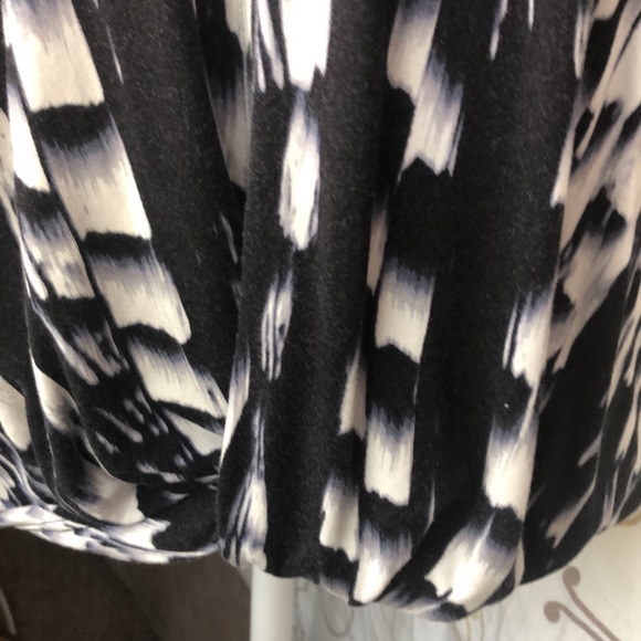 Tart black and white long sleeve jersey top with gathered knot in front size S - Picture 4 of 6